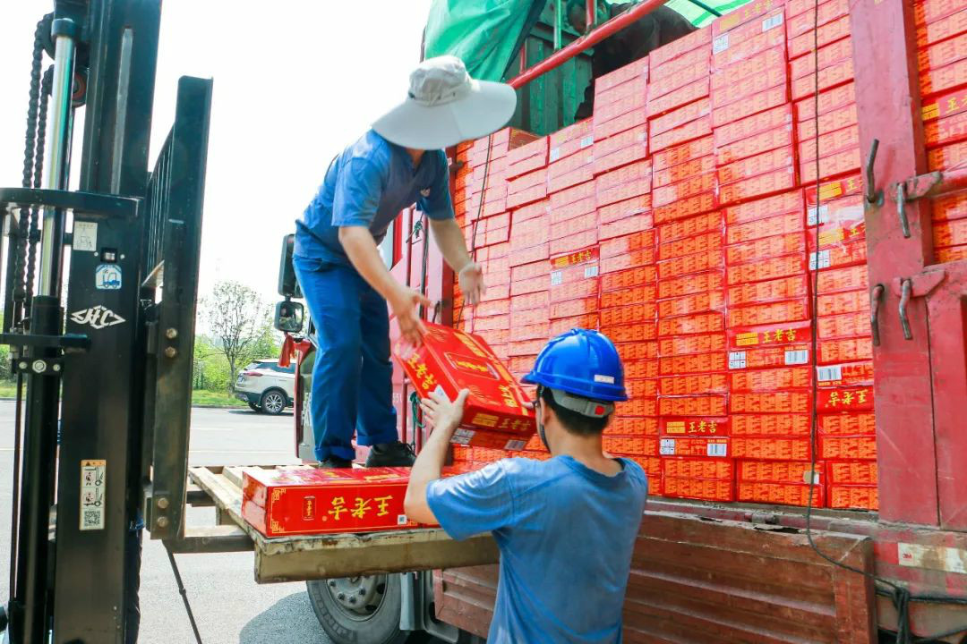 情系职工送清冷，殷切关切鼓劲头——J9集团智能发展夏季送清冷活动