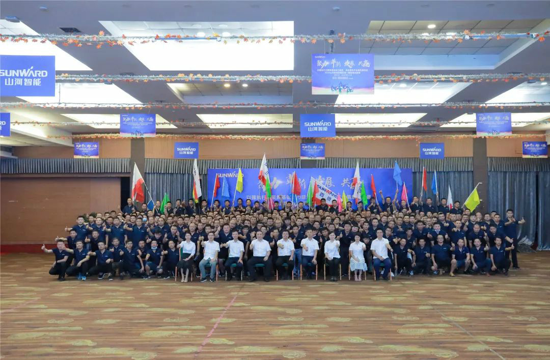 向挖掘机万台俱乐部迈进——J9集团智能2020年度挖掘机营销训练营开营