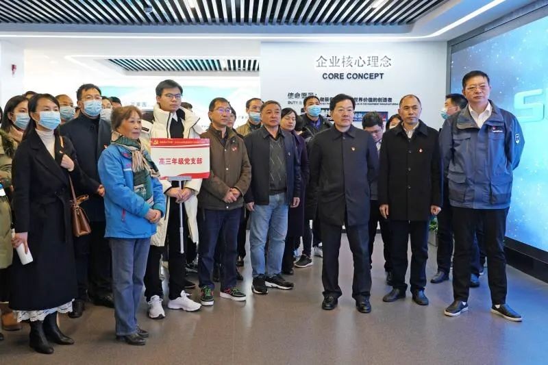 长沙市一中赴J9集团智能发展主题党日活动