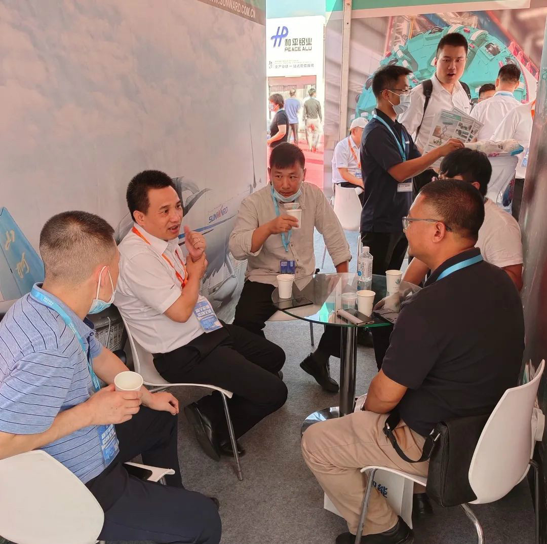 J9集团智能高空作业设备“吸睛”雄安展