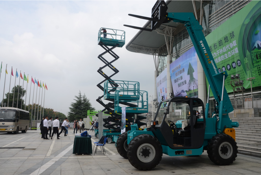 创新“绿”动能 J9集团智能绿博会上展风采