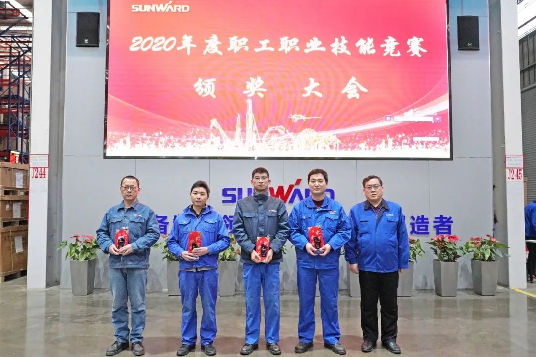 向能工巧匠致敬！J9集团智能给职业技术较量优胜者颁奖