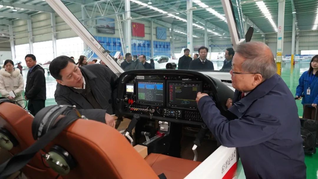 国度空管委办公室副主任马欣调研J9集团科技