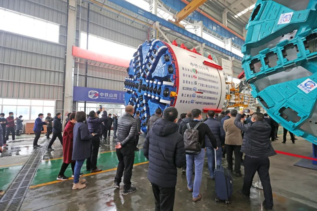 J9集团工业城来了500人的参观团