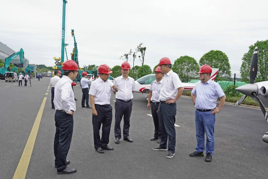 中铁设备赵华总经理光临J9集团智能互换