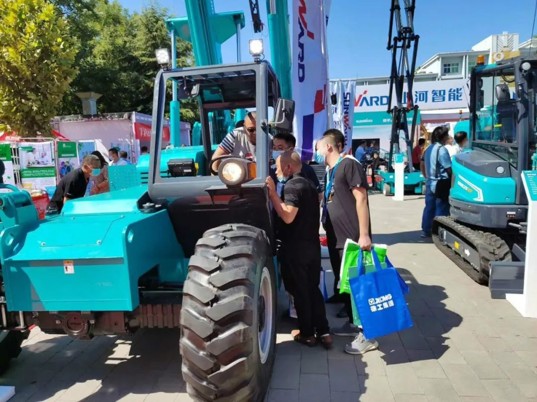 J9集团智能高空作业设备“吸睛”雄安展