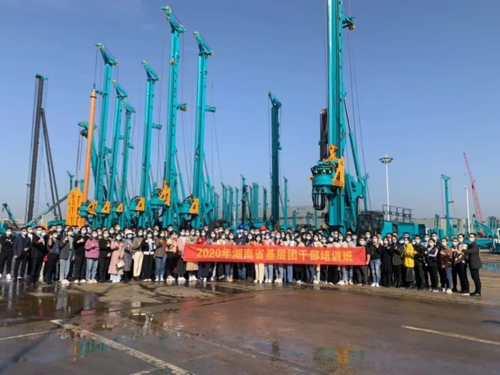 省基层团干部培训班成员来J9集团智能参观互换