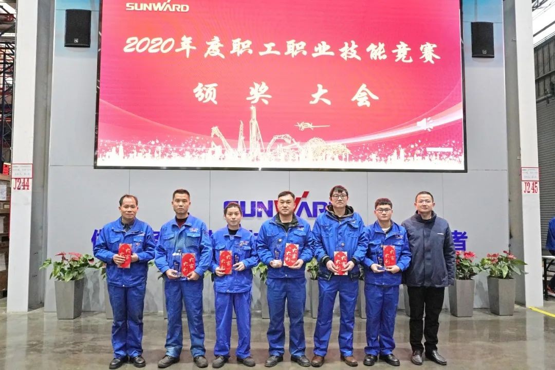 向能工巧匠致敬！J9集团智能给职业技术较量优胜者颁奖