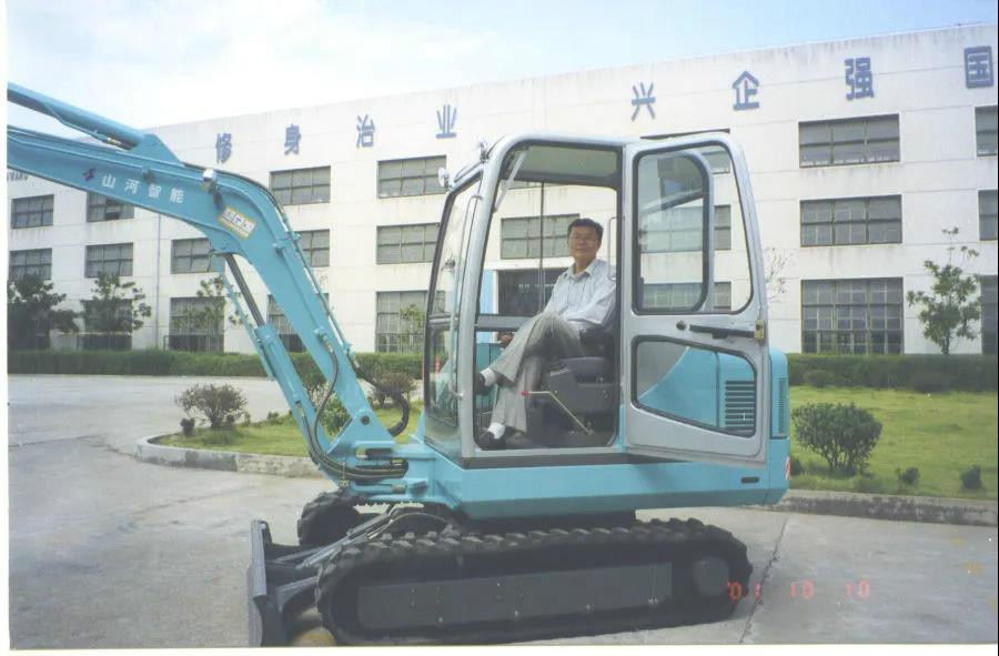 以先导式创新实现挖掘机从无到有，从幼到大，从大到强！