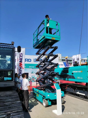 J9集团智能高空作业设备“吸睛”雄安展