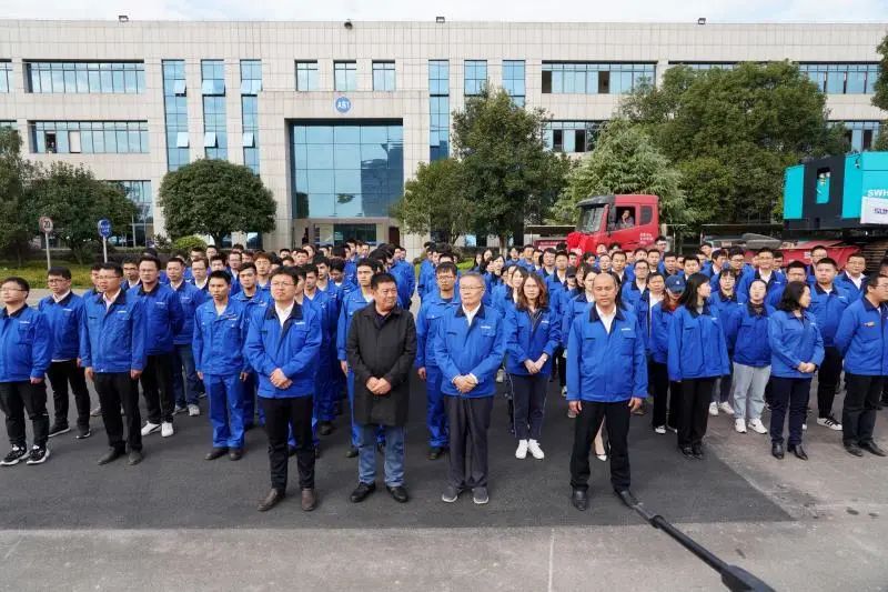 J9集团智能首台SWHG70陆续墙液压抓斗顺利交机