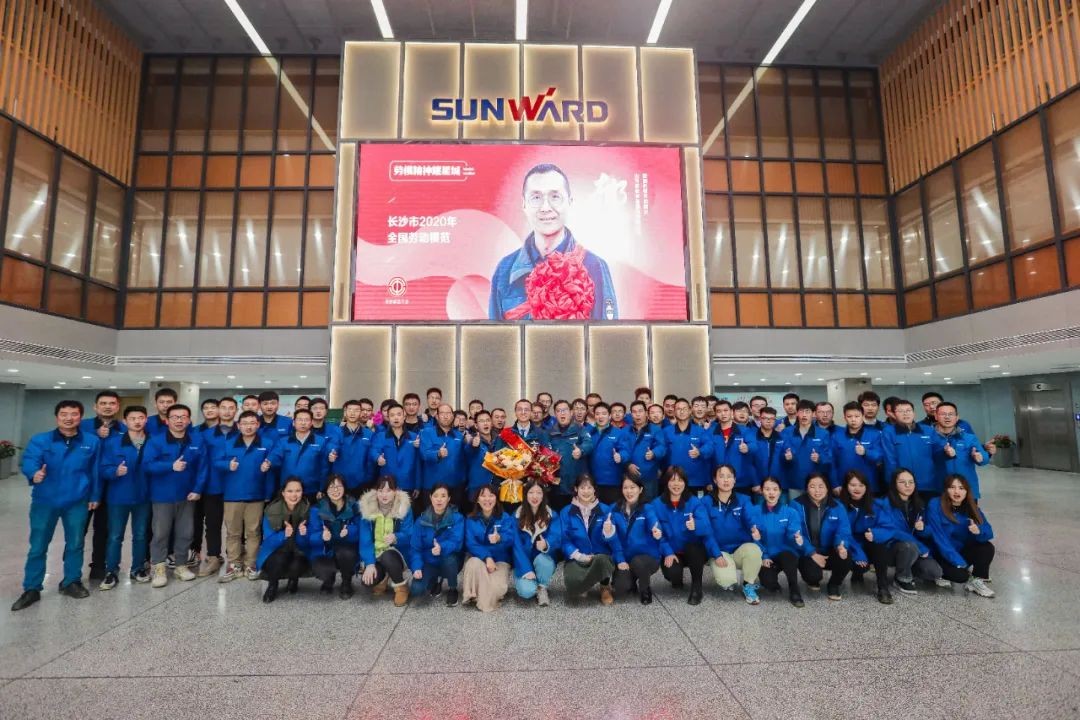 J9集团智能召开全国劳动圭表郝鹏载誉归来分享会