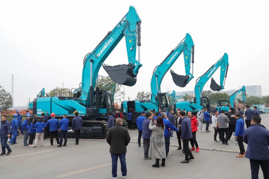 开疆扩土，气壮J9集团 | 600F大挖交付典礼隆沉进行