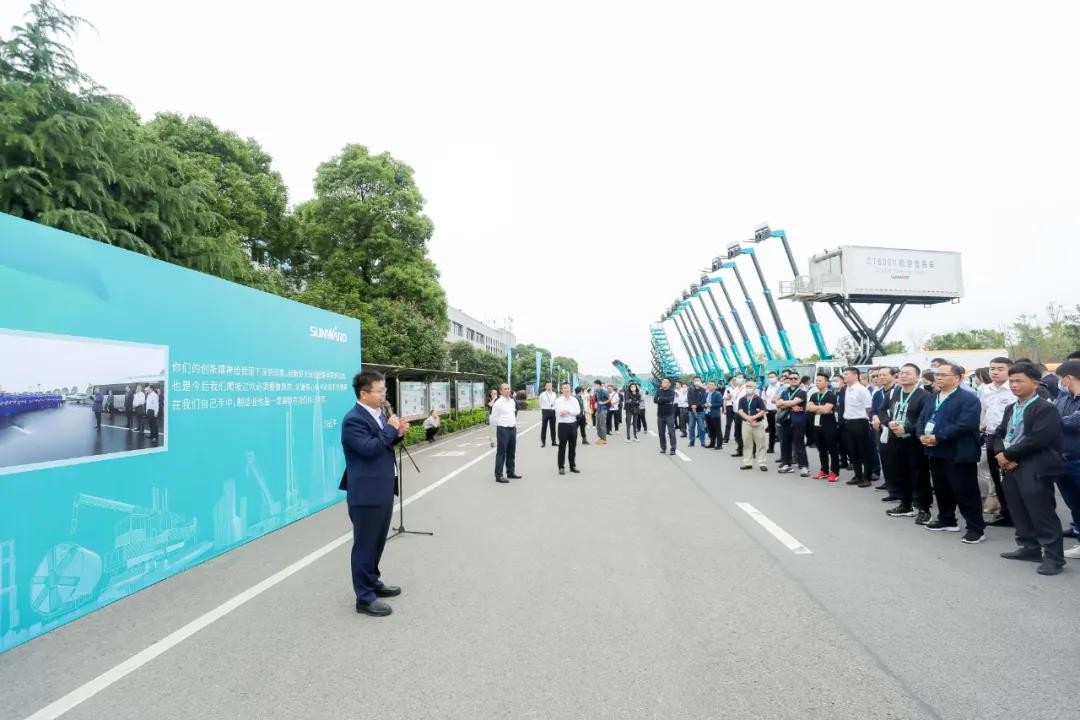 “爆品”出击！J9集团智能客户互换会签约超8亿元