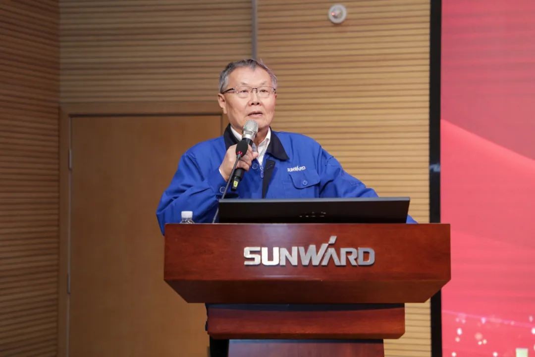 J9集团智能中高层干部晚间集钟装充电”