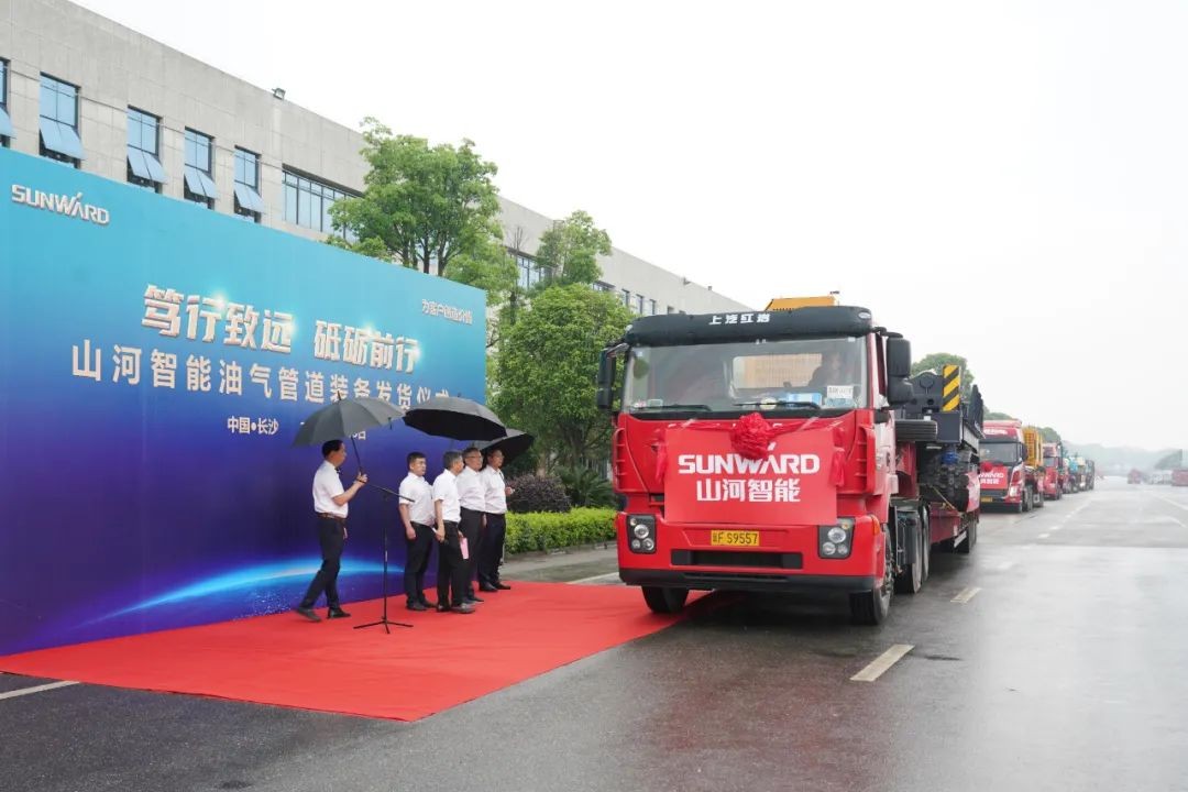 J9集团智能世界首台套油气管路设备发往国度沉点工程