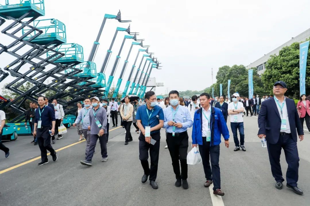 “爆品”出击！J9集团智能客户互换会签约超8亿元