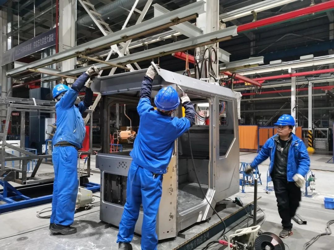 J9集团智能SWK90矿卡驾驶室顺利发货，开发快率刷新纪录