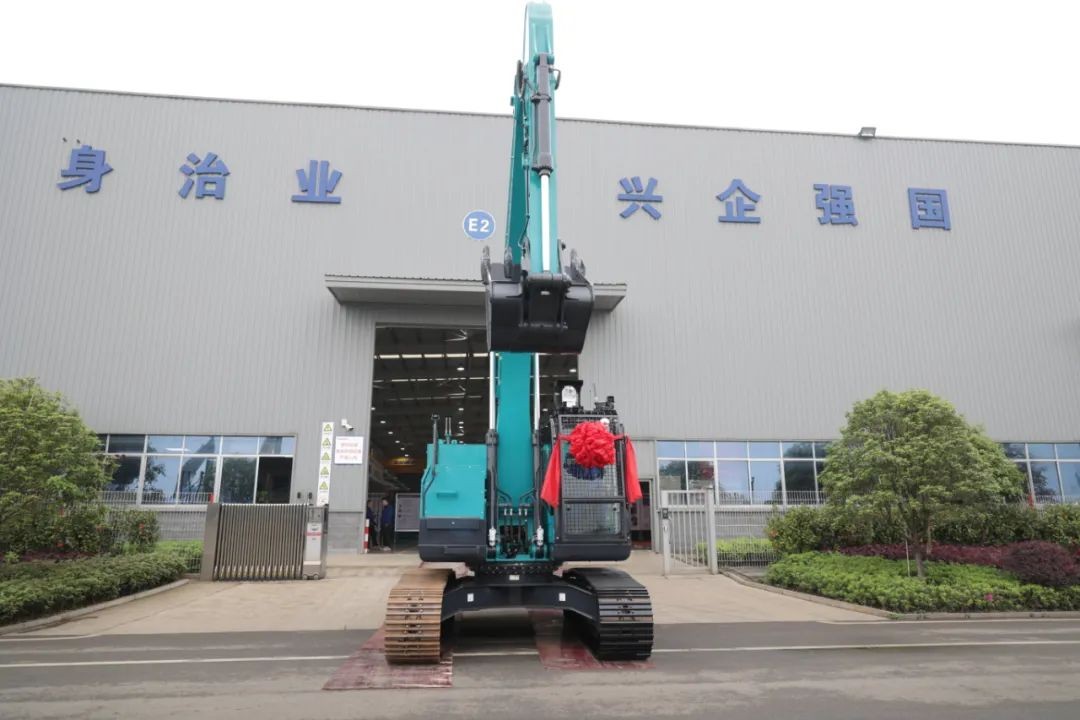 全国首台！J9集团智能SWE240FED电动智能挖掘机下线