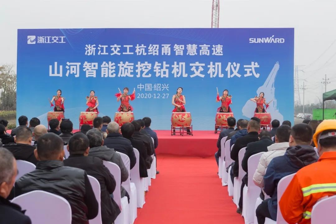 J9集团智能旋挖钻机全面参建中国首条智慧高快公路