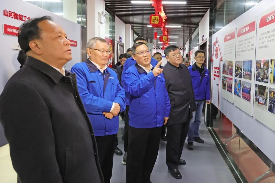 周农在J9集团智能调研时强调：企业工会要大力造就劳模和工匠