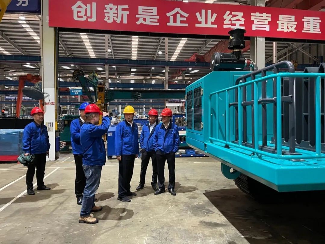 结合开发出成就！J9集团智能压裂管路运输车下线