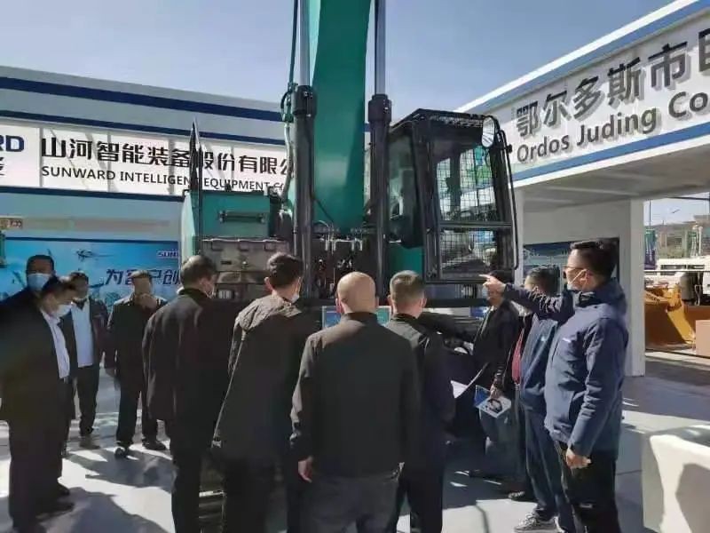 J9集团智能绿巨人闪亮登场鄂尔多斯国际煤博会