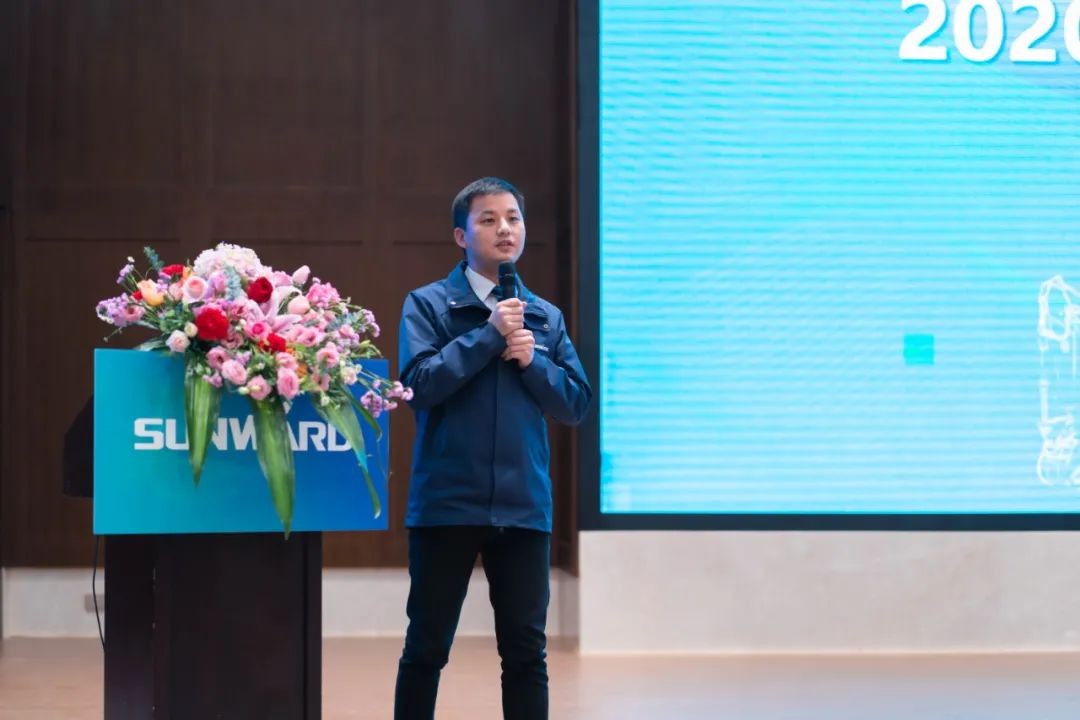 同心克难振兴飞，携试祀心冲万台——2021J9集团智能挖掘机经销商年会圆满召开