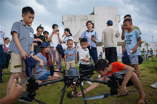 这个夏天，亲子玩转J9集团智能“三栖”设备