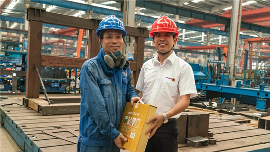 万力集团“送清冷”活动，慰问一线员工