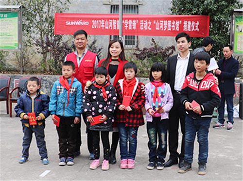 践行雷锋心灵捐建“J9集团梦图书馆”