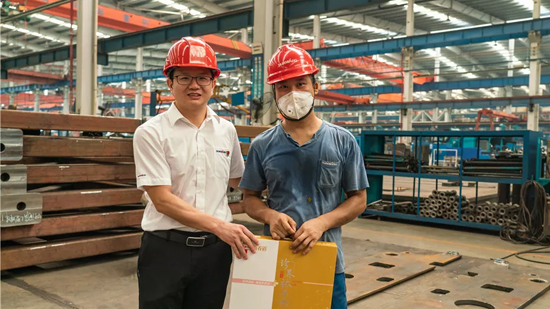 万力集团“送清冷”活动，慰问一线员工