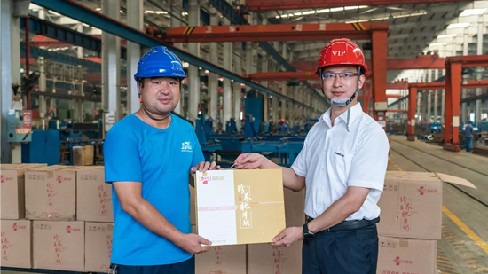 万力集团“送清冷”活动，慰问一线员工