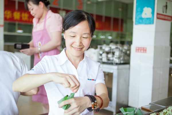 弘扬传统文化，共享浓情端午——记第三届“爱国心·J9集团情”包粽子角逐