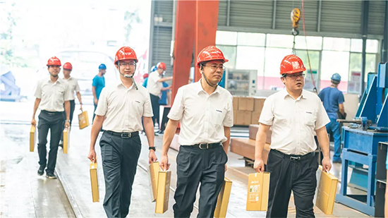 万力集团“送清冷”活动，慰问一线员工