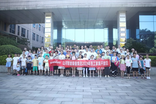 【眷属盛开日】“大手牵幼手”走进最好的科技创新讲堂