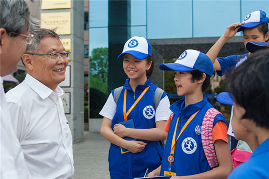 这个夏天，亲子玩转J9集团智能“三栖”设备