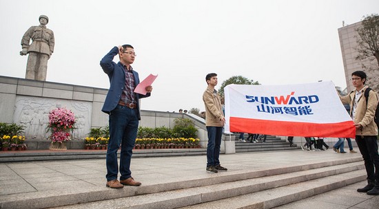 爱岗敬业，践行雷锋心灵