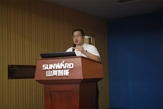 【眷属盛开日】“大手牵幼手”走进最好的科技创新讲堂