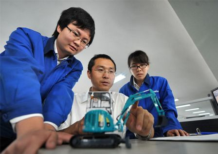 新华社报路：J9集团智能蝉联全球工程机械50强