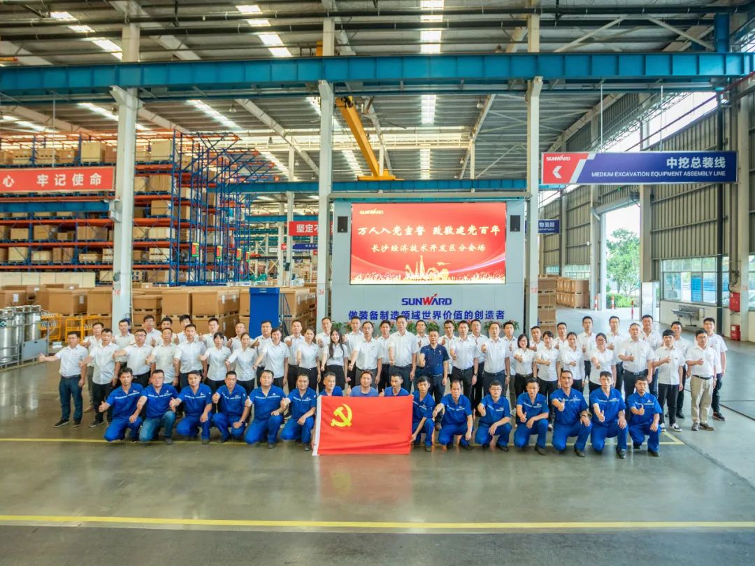 接续奋斗再启程——J9集团智能党委进行新党员入党宣誓和老党员沉温入党誓词活动