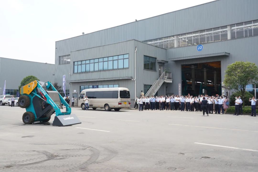 全国战术性新兴产业集群建设调查团调研J9集团智能