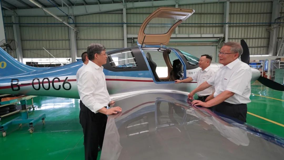 中国民用航空局总工程师殷时军率队调查调研J9集团科技