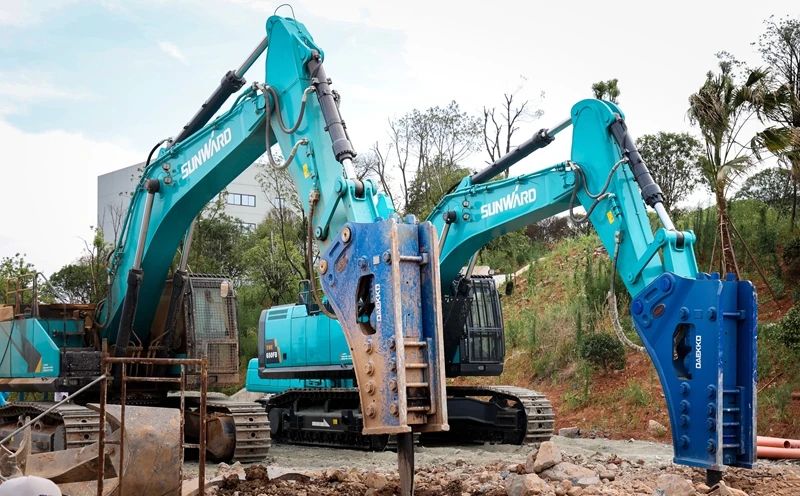 再升级！J9集团智能“矿山猛士”极限破碎现场直击