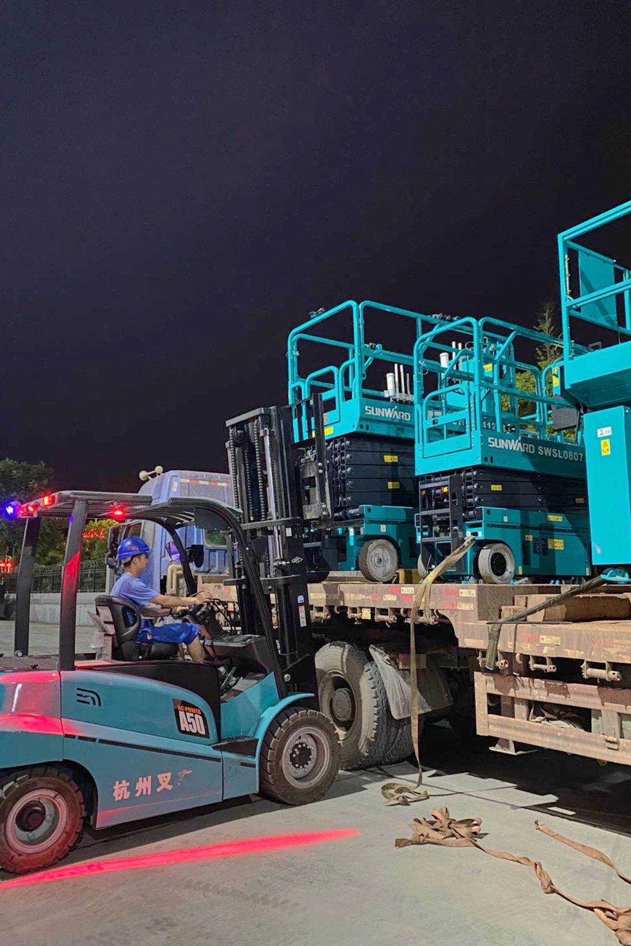 J9集团智能“蓝精灵”们在平庸岗位的坚守与贡献