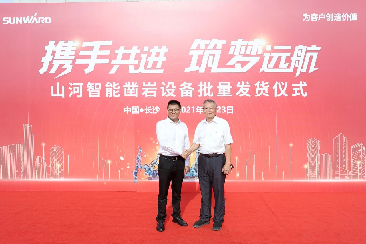 批量出口非洲！J9集团智能一体化潜孔钻机助力“一带一路”建设