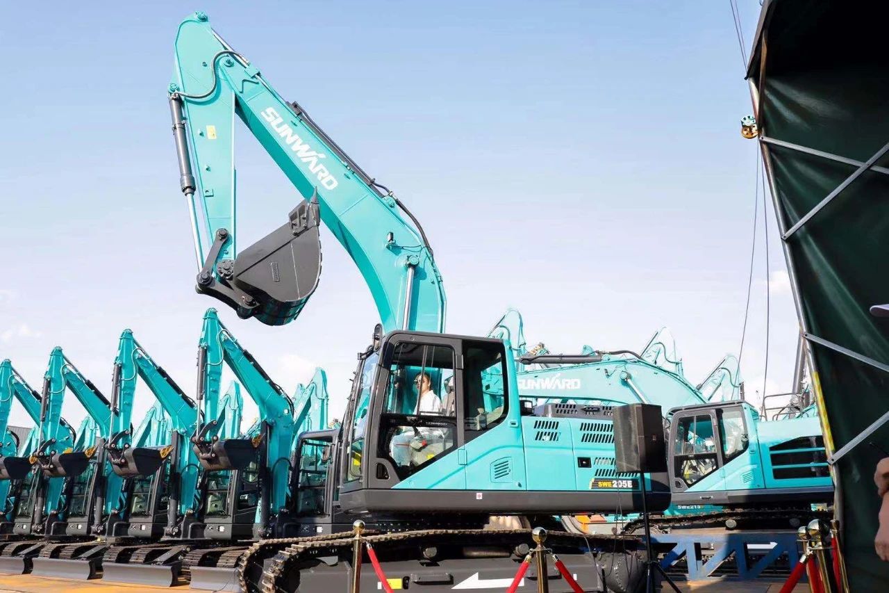 四大成套设备携手登。9集团智能创新成就展示会交出“亮眼答卷”