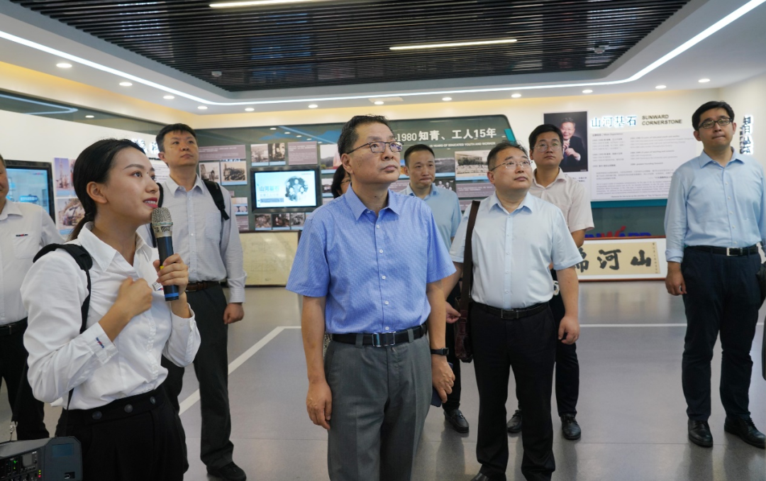 中国出口信誉保险公司辅导一行调研J9集团智能