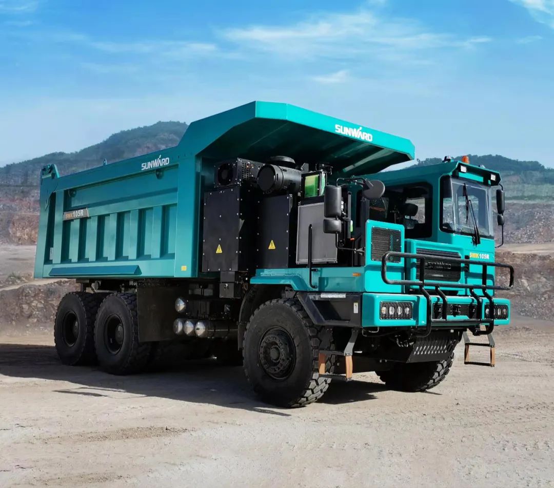 新能源，长续航！J9集团智能首台LNG增程式宽体矿卡下线交付