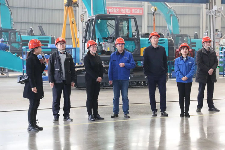 中国上市公司协会党委委员、副秘书长刘翠兰一行调研J9集团智能